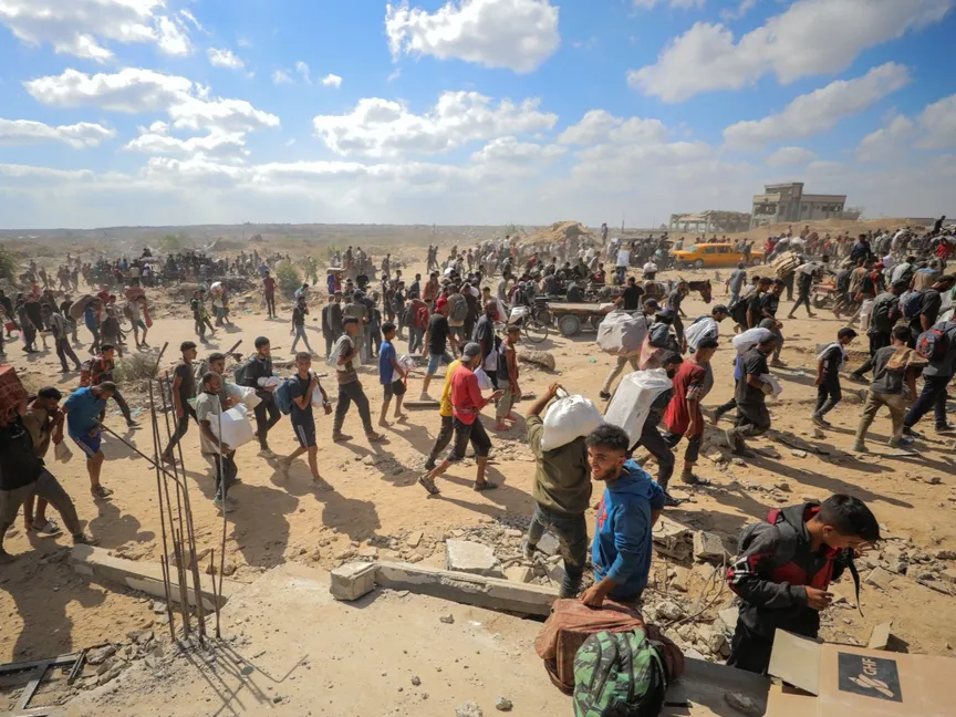 فلسطينيون يكافحون للحصول على مواد غذائية في قطاع غزة وسط استهداف إسرائيلي لمراكز توزيع المساعدات. 31 يوليو 2025 - REUTERS