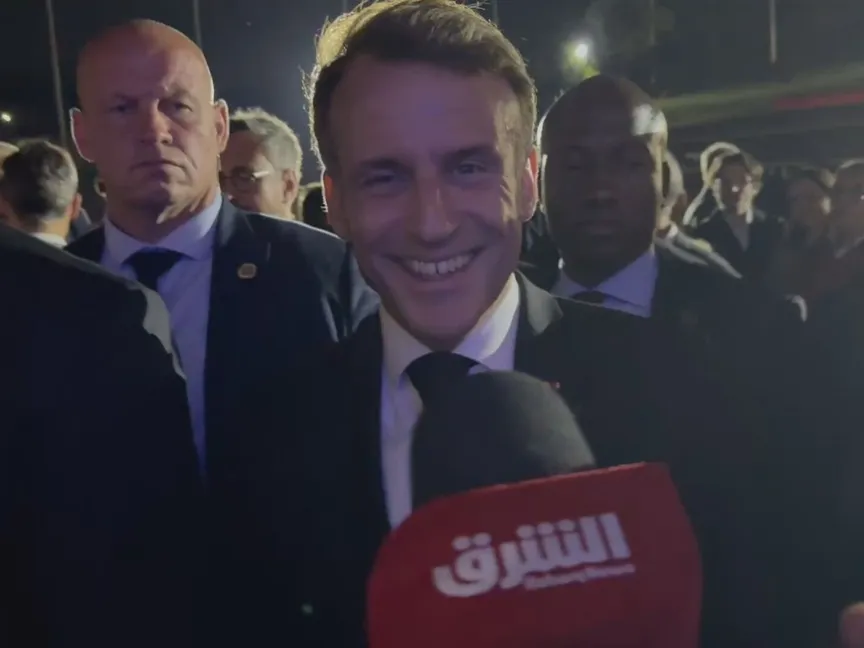 الرئيس الفرنسي إيمانويل ماكرون يتحدث إلى الشرق قبيل مشاركته في قمة مجموعة العشرين بجنوب إفريقيا. 22 نوفمبر 2025 - الشرق