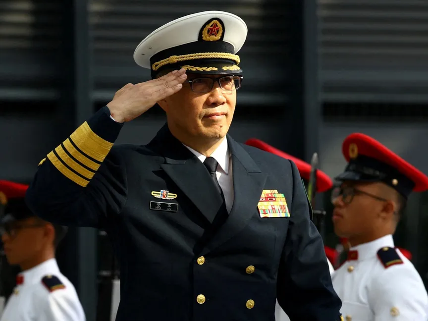 وزير الدفاع الصيني دونج جون خلال زيارة إلى سنغافورة. 30 مايو 2024 - Reuters