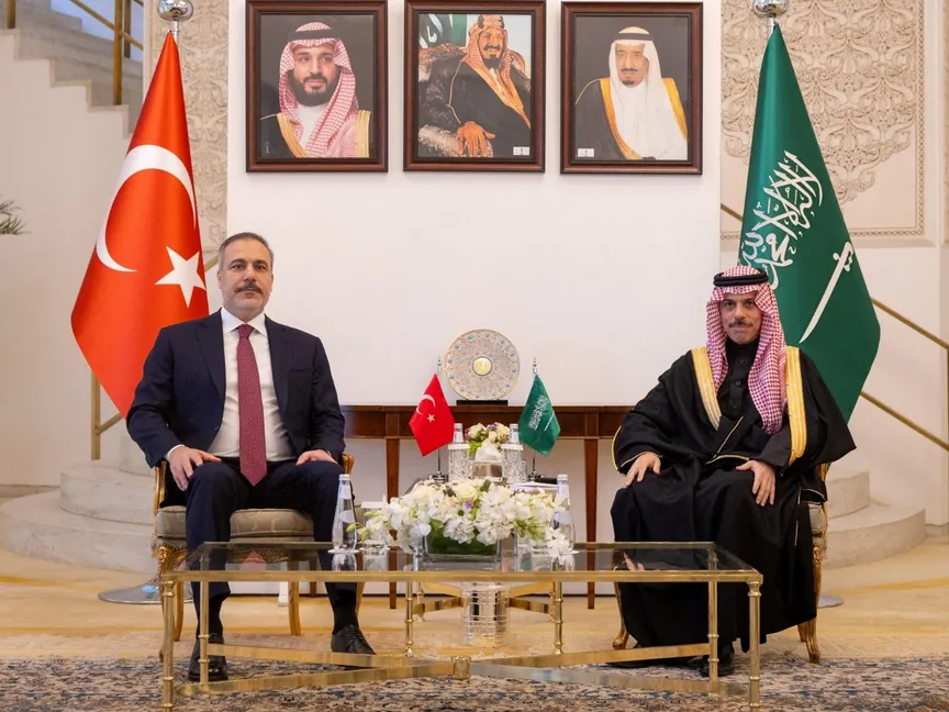 وزيرا خارجية السعودية وتركيا يبحثان جهود خفض التصعيد في المنطقة