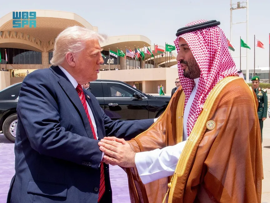 ولي العهد السعودي الأمير محمد بن سلمان خلال وداعه للرئيس الأميركي دونالد ترمب بعد زيارته للمملكة. 14 مايو 2025 - واس