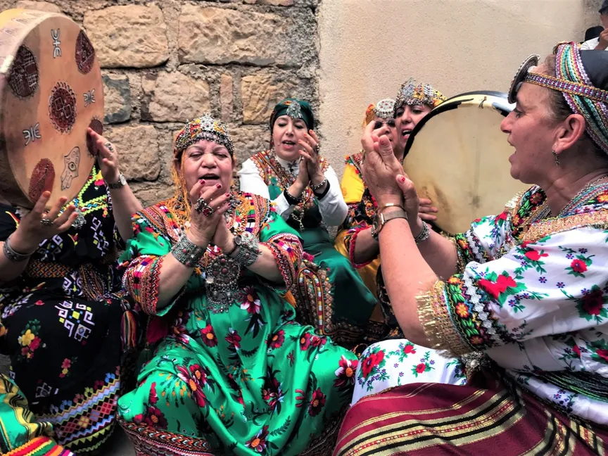 سيدة البهجة لالا بادي.. تترك "التيندي" في عهدة الأجيال