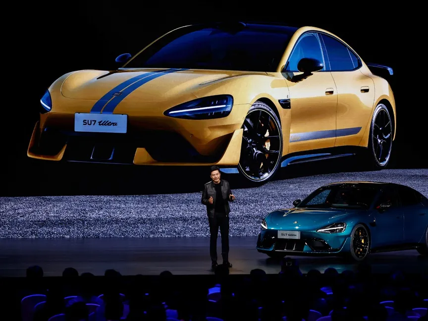 مؤسس ورئيس شركة شاومي لي جون خلال إطلاق سيارة السيدان الكهربائية الجديدة SU7 Ultra، بكين، الصين، 27 فبراير 2025. - Reuters