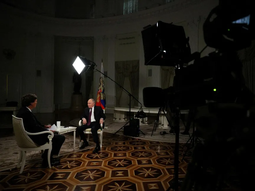 "فوز دعائي" و"إعجاب جمهوري".. تقييمات أميركية متباينة لحوار بوتين مع كارلسون