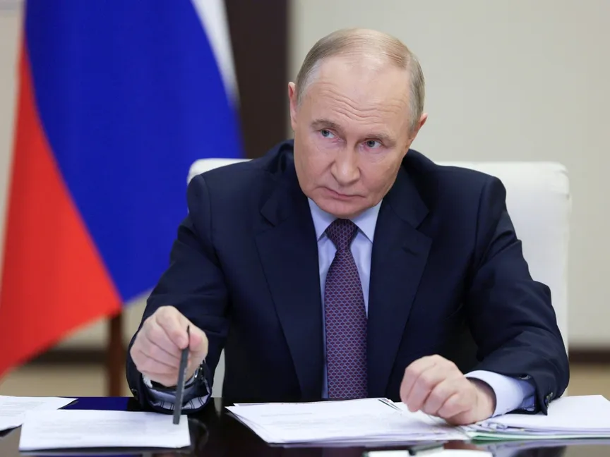 الرئيس الروسي فلاديمير بوتين خلال اجتماع عبر الفيديو في مقر إقامته في نوفو أوجاريوفو خارج موسكو. 5 يونيو 2025 - REUTERS