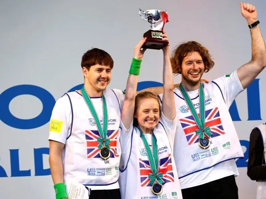 الفريق البريطاني الفائز ببطولة كأس العالم لجمع القمامة. 22 نوفمبر 2023 - sa.investing.com