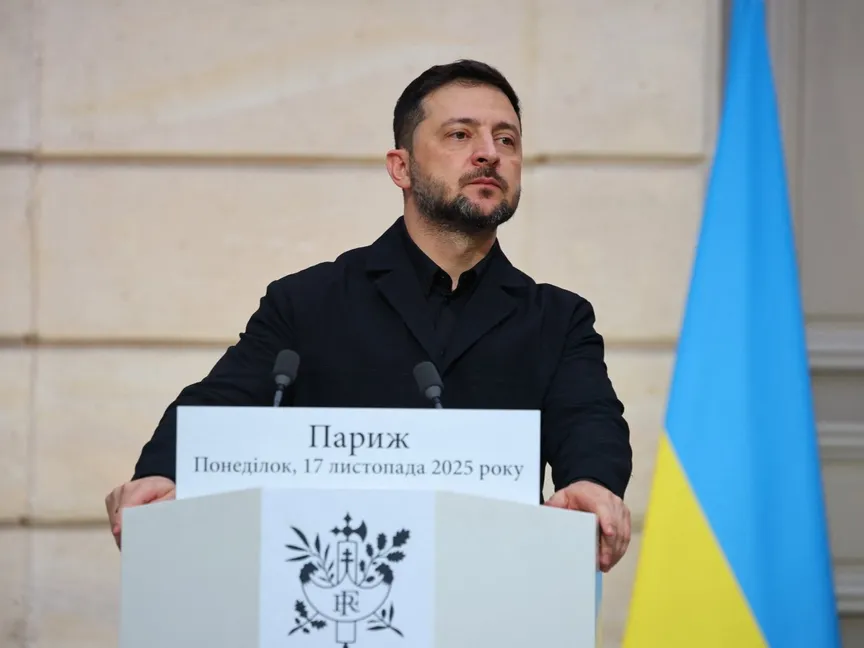 الرئيس الأوكراني فولوديمير زيلينسكي خلال مؤتمر صحفي في قصر الإليزيه بباريس في فرنسا. 17 نوفمبر 2025 - Reuters