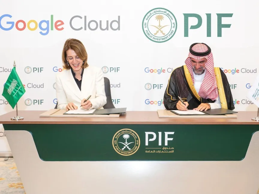 مراسم توقيع شراكة استراتيجية لإطلاق مركز عالمي للذكاء الاصطناعي بين صندوق الاستثمارات العامة السعودي وجوجل كلاود. 31 أكتوبر 2024 - googlecloudpresscorner.com