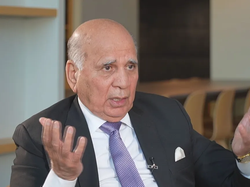 وزير الخارجية العراقي فؤاد حسين خلال مقابلة مع "الشرق" في العاصمة الأميركية واشنطن. - الشرق