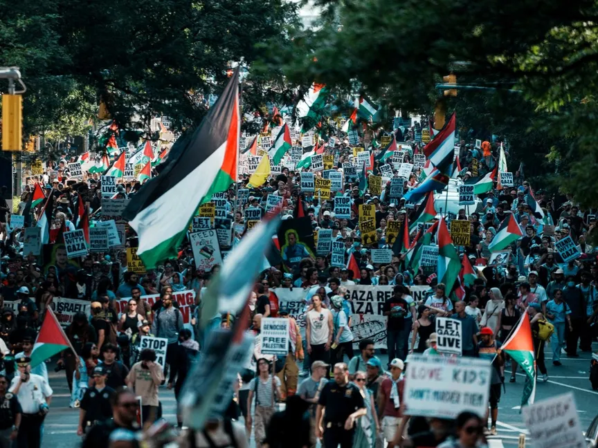 احتجاجات في شوارع نيويورك الأميركية تطالب بوقف الحرب الإسرائيلية على قطاع غزة. 16 أغسطس 2024. - Reuters