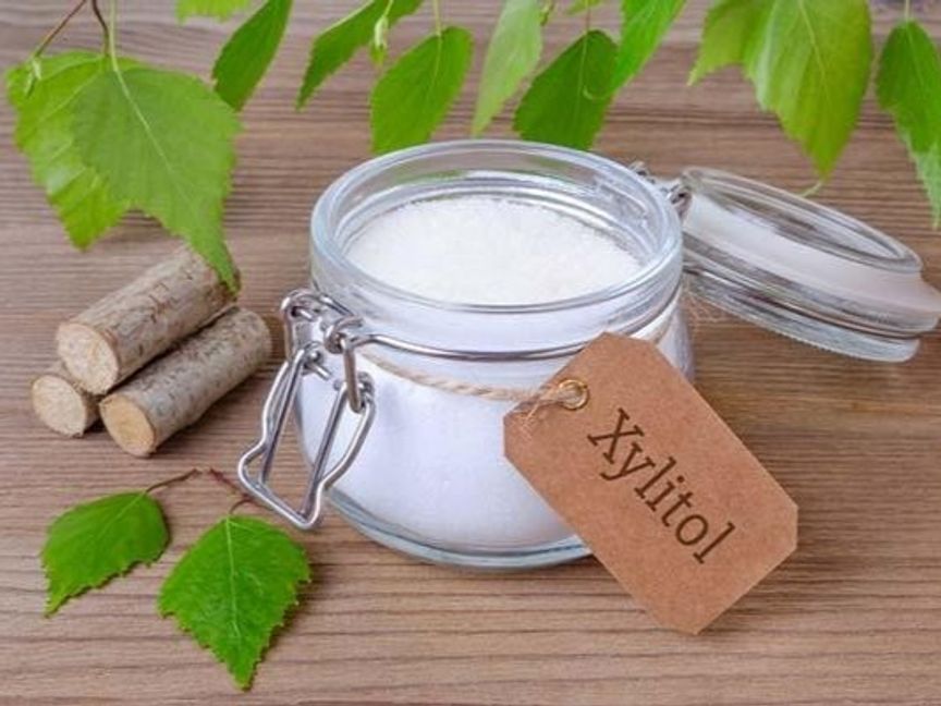 هل بديل السكر آمن؟ دراسة تكشف ارتباط "الزيليتول" بمخاطر قلبية وعائية
