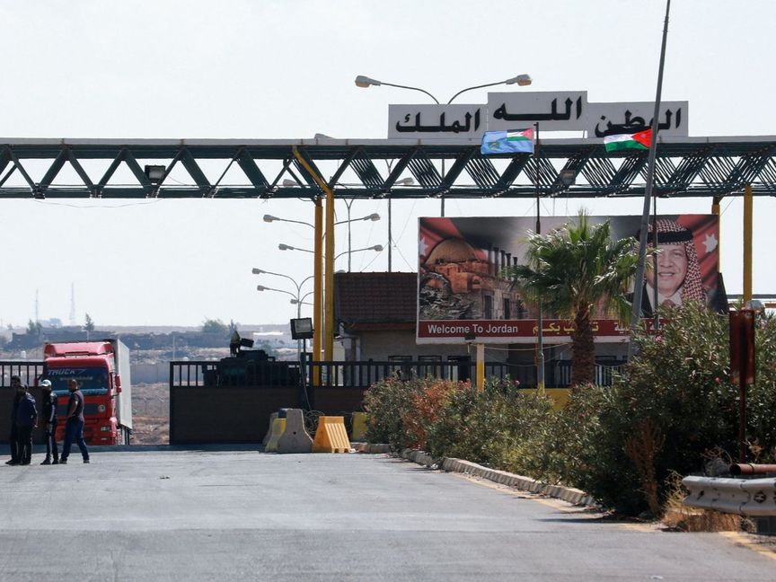 أثار احتجاجات أردنية وسورية.. هل انتهت الأزمة في منفذ "نصيب" الحدودي؟