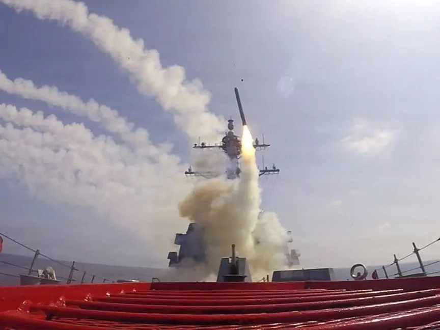 "بلومبرغ": القيادة المركزية تطلب نشر صاروخ أسرع من الصوت "قادر على استهداف عمق إيران"