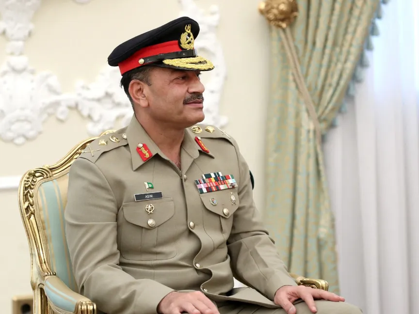 الجنرال عاصم منير رئيس أركان الجيش الباكستاني خلال زيارة سابقة إلى طهران في إيران. 16 يوليو 2023 - AFP
