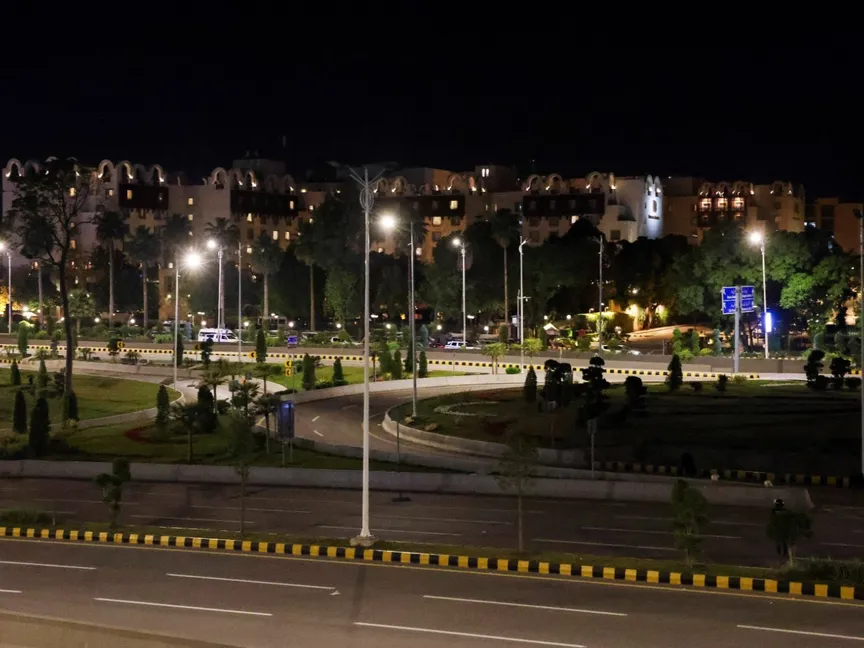 فندق سيرينا الذي تجري الولايات المتحدة وإيران محادثات سلام في إسلام آباد. 11 أبريل 2026 - REUTERS