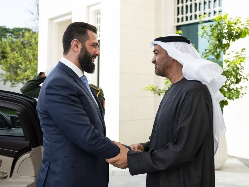 محمد بن زايد والشرع يبحثان تعزيز التعاون وتطورات الشرق الأوسط