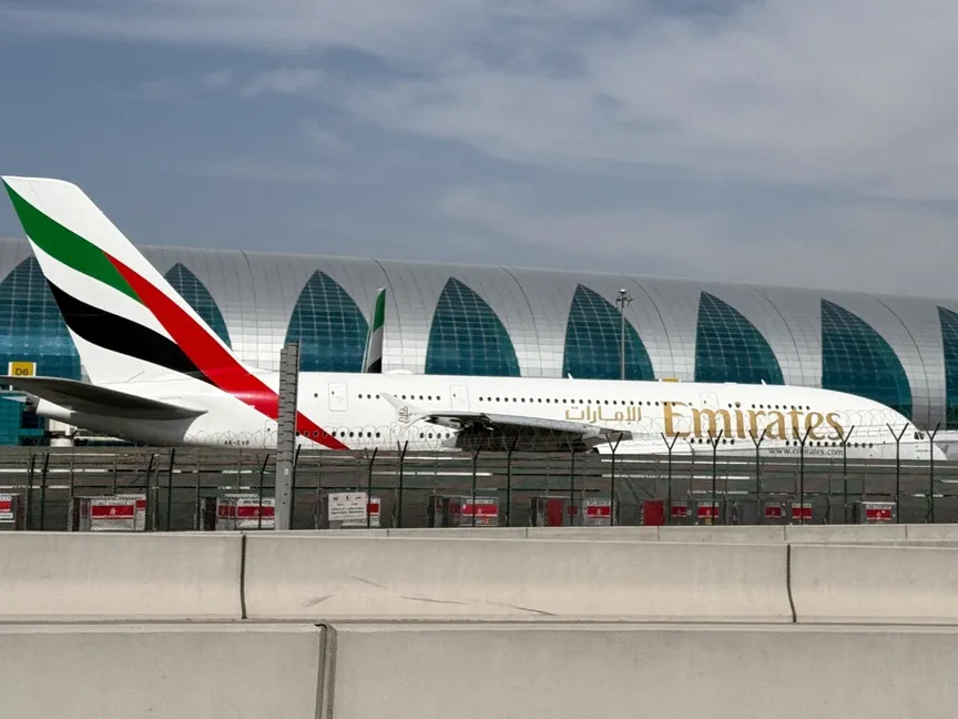 بعد التعطل بسبب حرب إيران.. الإمارات تعيد حركة الطيران تدريجياً