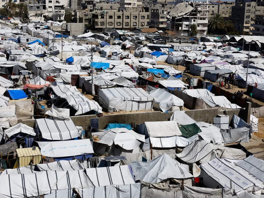 خيام النازحين الفلسطينيين في مدينة غزة بشمال القطاع. 8 مارس 2026 - Reuters