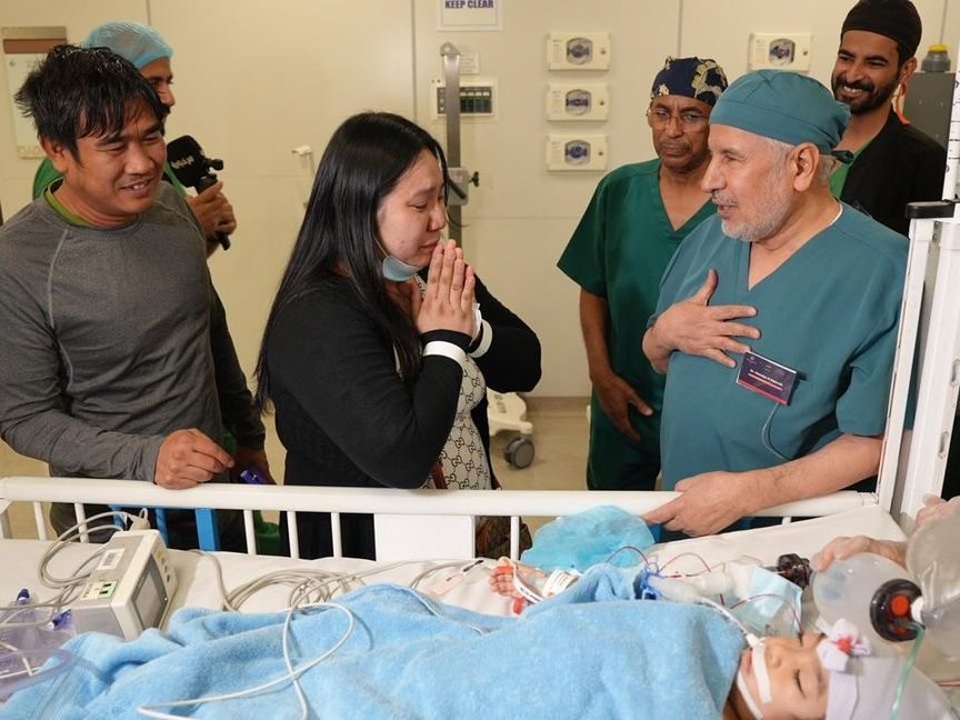 السعودية.. نجاح عملية جديدة لفصل توأمتين ملتصقتين من الفلبين