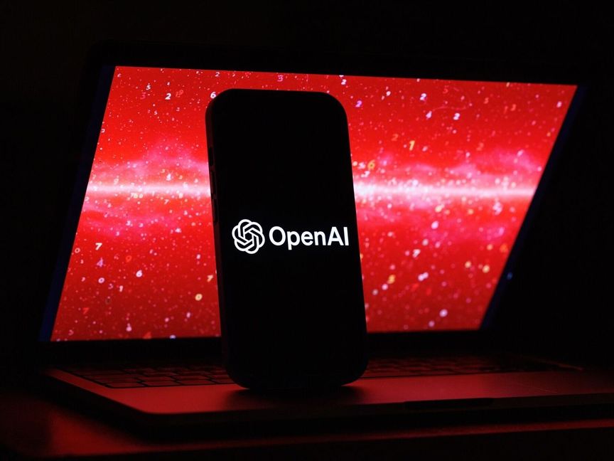 أبل تتهم OpenAI بسرقة أسرار منتجات قيد التطوير