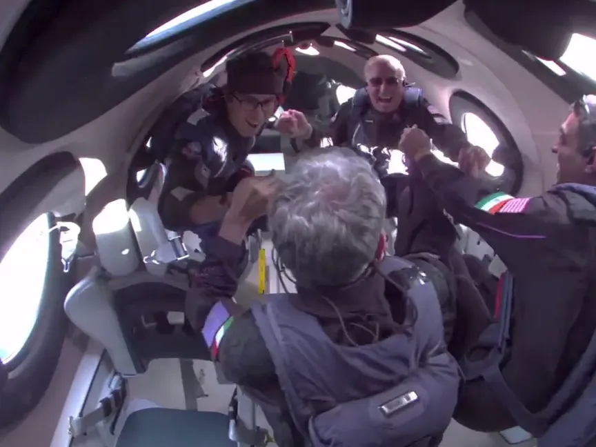 ركاب مركبة VSS unity الفضائية التابعة لشركة Virgin Galactic الأميركية لسياحة الفضاء. 8 يونيو 2024 - x/virgingalactic/