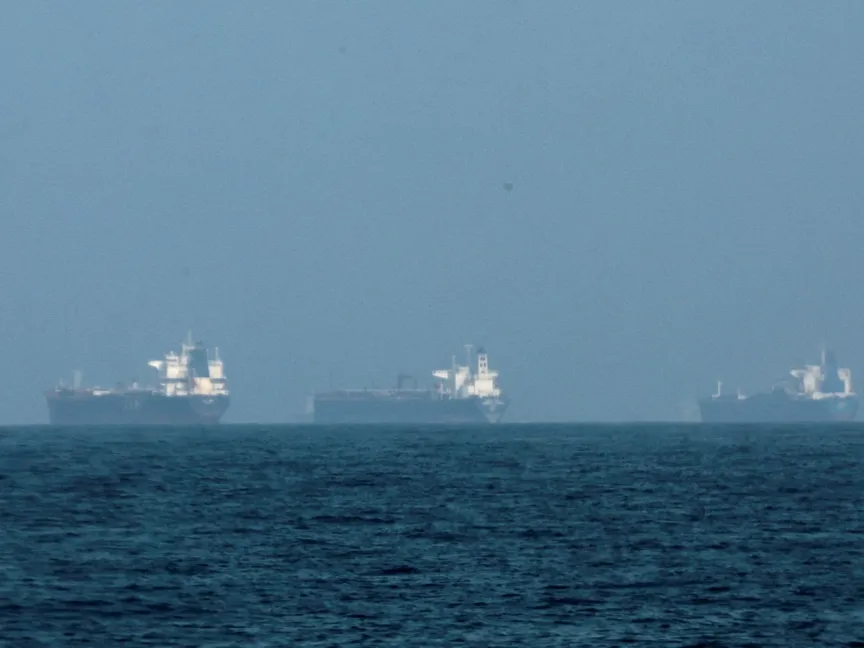 نائب برلماني: إيران تبحث فرض رسوم على مرور السفن عبر مضيق هرمز