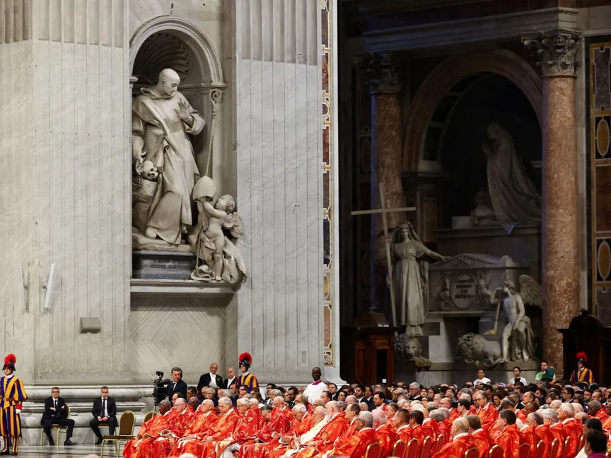 الفاتيكان.. إغلاق أبواب كنيسة سيستين إيذاناً ببدء عملية انتخاب البابا الجديد