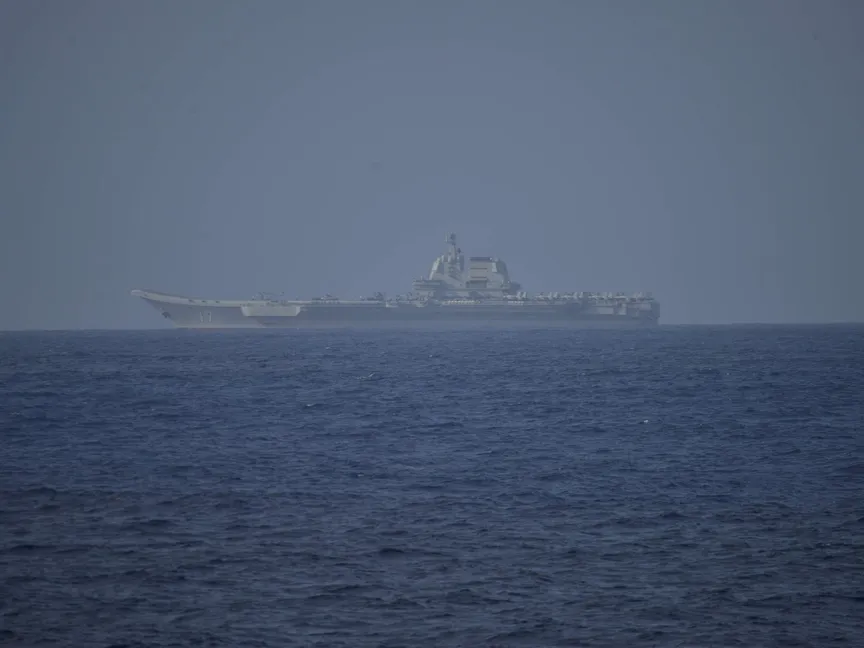 حاملة الطائرات الصينية شاندونج تبحر في مياه المحيط الهادئ جنوب محافظة أوكيناوا باليابان. 5 أبريل 2023 - reuters