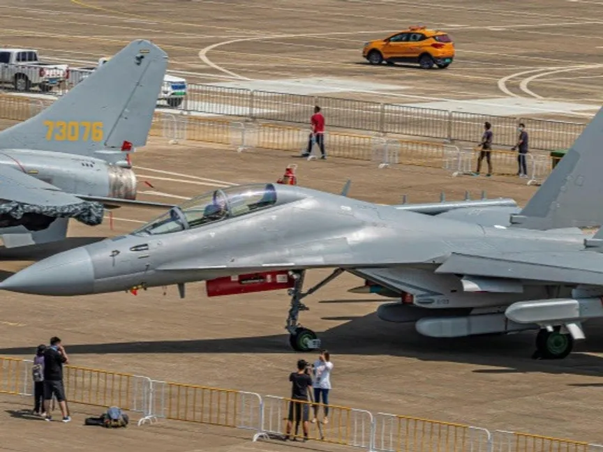 الطائرة الصينية J-16 المُخصصة للحرب الإلكترونية في معرض الصين الجوي بمدينة تشوهاي. سبتمبر 2021 - militarywatchmagazine.com