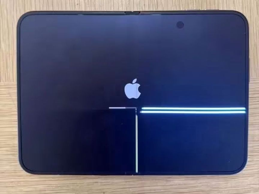 أبل تعترف بمشكلة في شاشة هواتف iPhone Duo وتتعهد بتسليم أجهزة بديلة