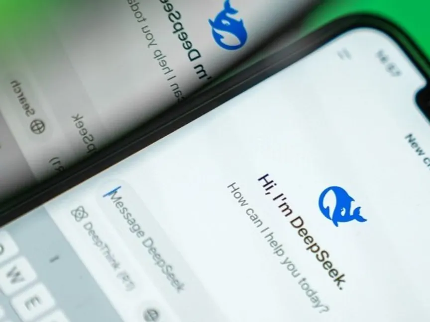 تطبيق (ديب سيك) DeepSeek الصيني على شاشة هاتف ذكي - Bloomberg