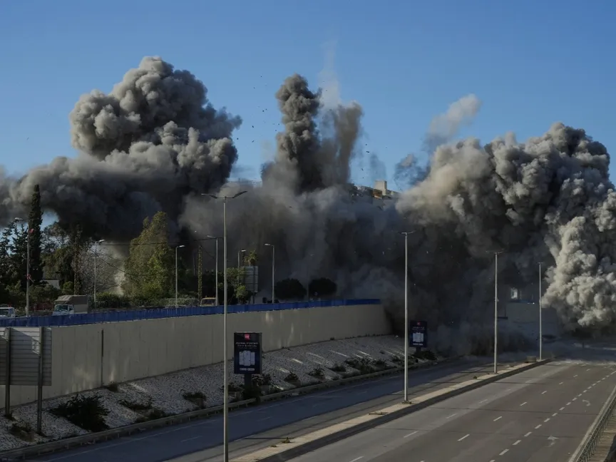 الدخان يتصاعد فوق بيروت بعد ضربة إسرائيلية، 31 مارس 2026 - Reuters