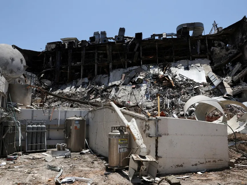 جانب من أثار الدمار الذي تعرض له مبنى معهد وايزمان للعلوم في مدينة رحوفوت. 20 يونيو 2025 - REUTERS