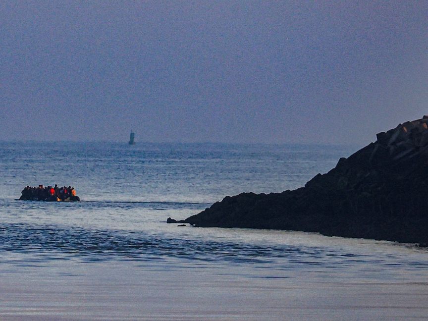 الهجرة واللجوء في بريطانيا.. أزمة حقيقية أم فزّاعة انتخابية يستغلها اليمين؟