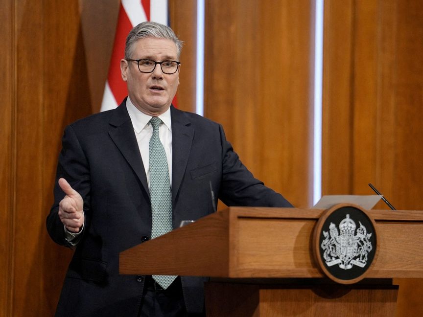 "اختبار لقيادة ستارمر".. حزب العمال البريطاني يتجه نحو انتخابات وسط أزمة تمويل