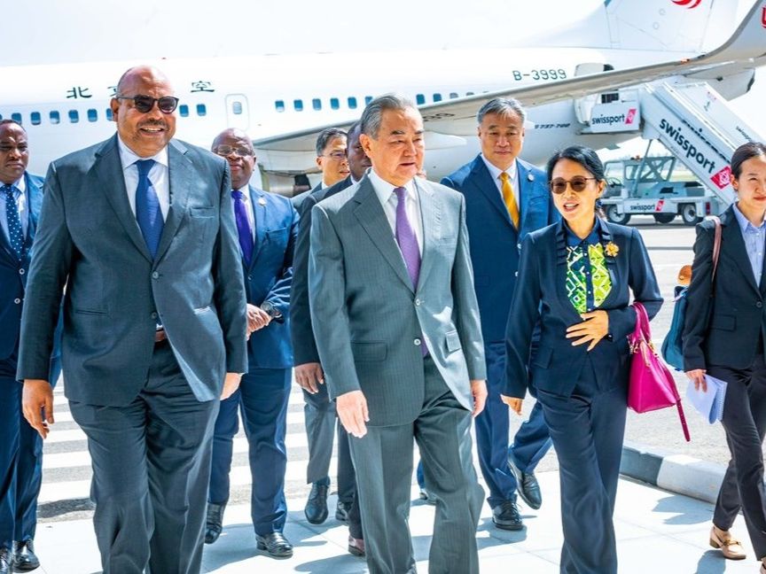 وزير الخارجية الصيني يؤجل زيارته إلى الصومال ويصل لتنزانيا