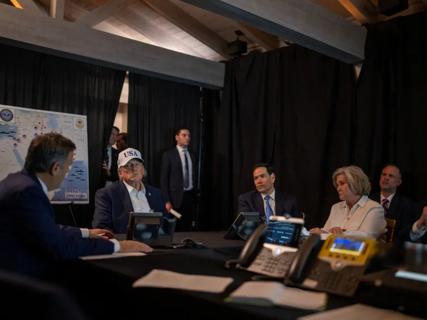 الرئيس الأميركي دونالد ترمب يتابع العمليات العسكرية في إيران بمنتجع ترامب مارالاجو في بالم بيتش بفلوريدا في الولايات المتحدة. 28 فبراير 2026 - REUTERS