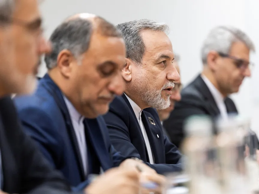 إيران تعرض تعليق التخصيب لسنوات مقابل رفع العقوبات.. ماذا يحدث؟