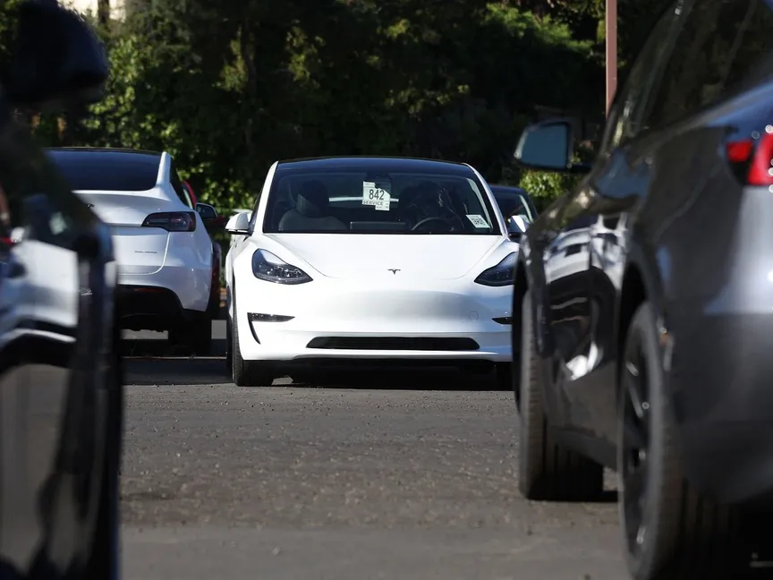 سيارات تسلا في معرض للسيارات في كورد ماديرا بكاليفورنيا. 18 أكتوبر 2023 - Getty Images via AFP