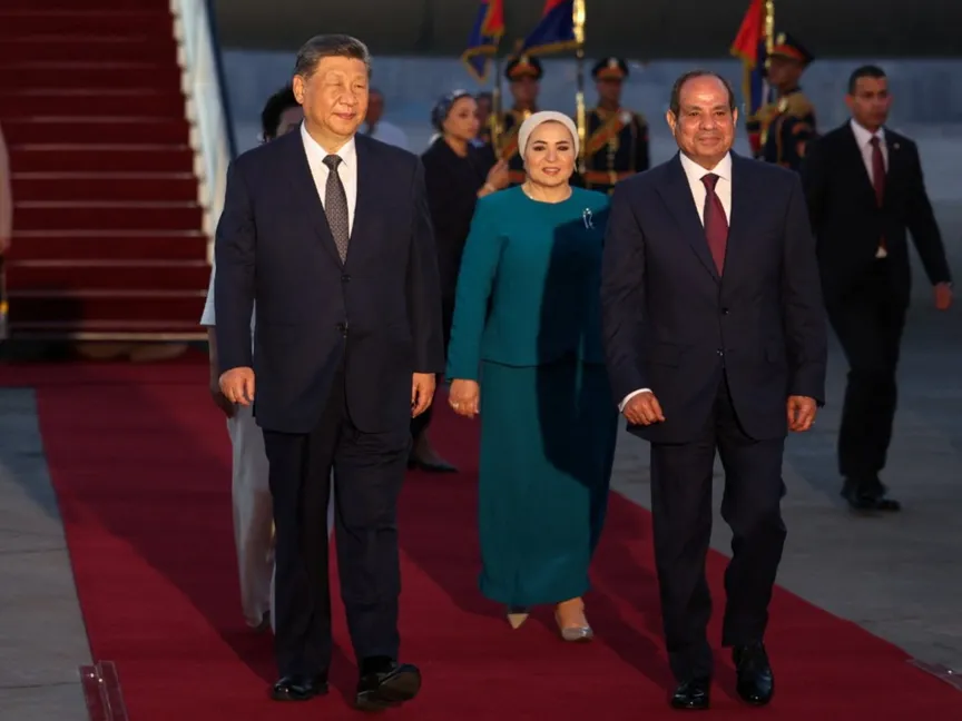 الرئيس المصري عبد الفتاح السيسي يستقبل نظيره الصيني شي جين بينج في مطار القاهرة الدولي. 1 سبتمبر 2026 - REUTERS