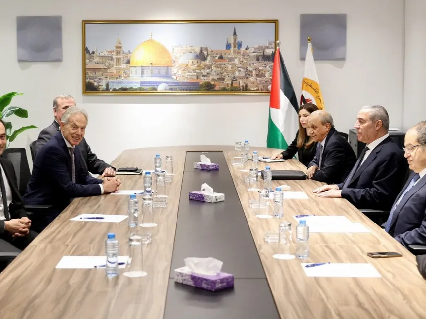 جانب من لقاء نائب الرئيس الفلسطيني حسين الشيخ برئيس الوزراء البريطاني الأسبق توني بلير في رام الله. 23 نوفمبر 2025 - X.COM/@HusseinSheikhpl
