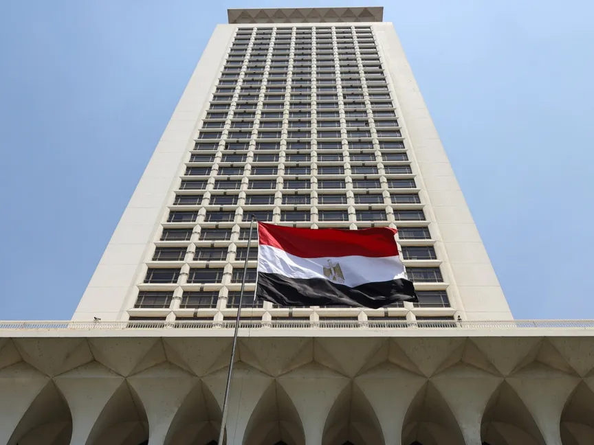 العلم المصري أمام مبنى وزارة الخارجية المصرية بالقاهرة. 15 أغسطس 2023 - REUTERS