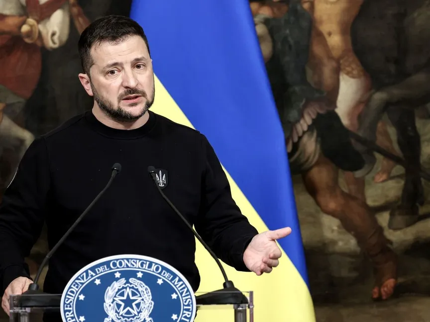 الرئيس الأوكراني فولوديمير زيلينسكي خلال مؤتمر صحافي في إيطاليا. 13 مايو 2023 - Bloomberg