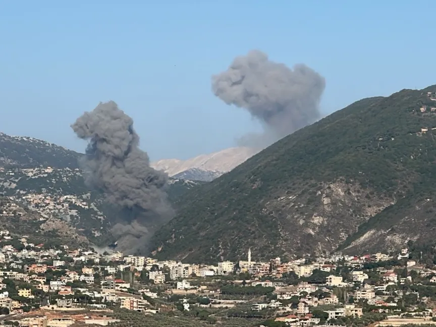 صورة لسلسلة غارات إسرائيلية منطقتي الجرمق والمحمودية جنوب لبنان. 27 نوفمبر 2025 - الوكالة الوطنية للإعلام