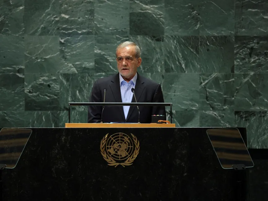 الرئيس الإيراني مسعود بزشكيان يلقي كلمة أمام الجمعية العامة للأمم المتحدة في دورتها التاسعة والسبعين بمقر الأمم المتحدة في نيويورك بالولايات المتحدة. 24 سبتمبر 2024 - Reuters