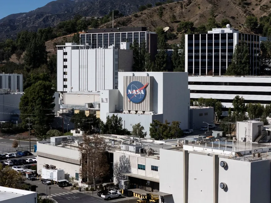 ناسا تجري تغييرات جذرية في برنامج للهبوط على القمر