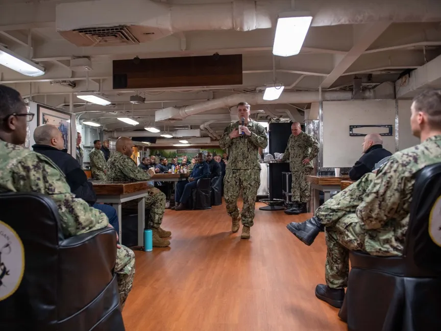 البنتاجون يعفي مدير هيئة الأركان المشتركة للجيش من منصبه