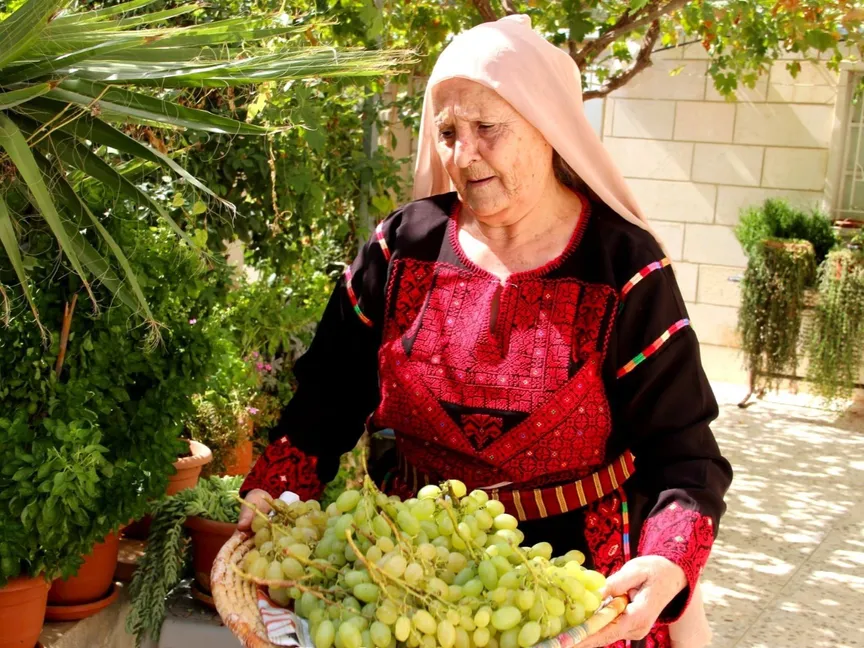 امرأة فلسطينية من رام الله في الضفة الغربية. (موقع بعيون فلسطينية) - Facebook/ FlstynBywnFlstynyt