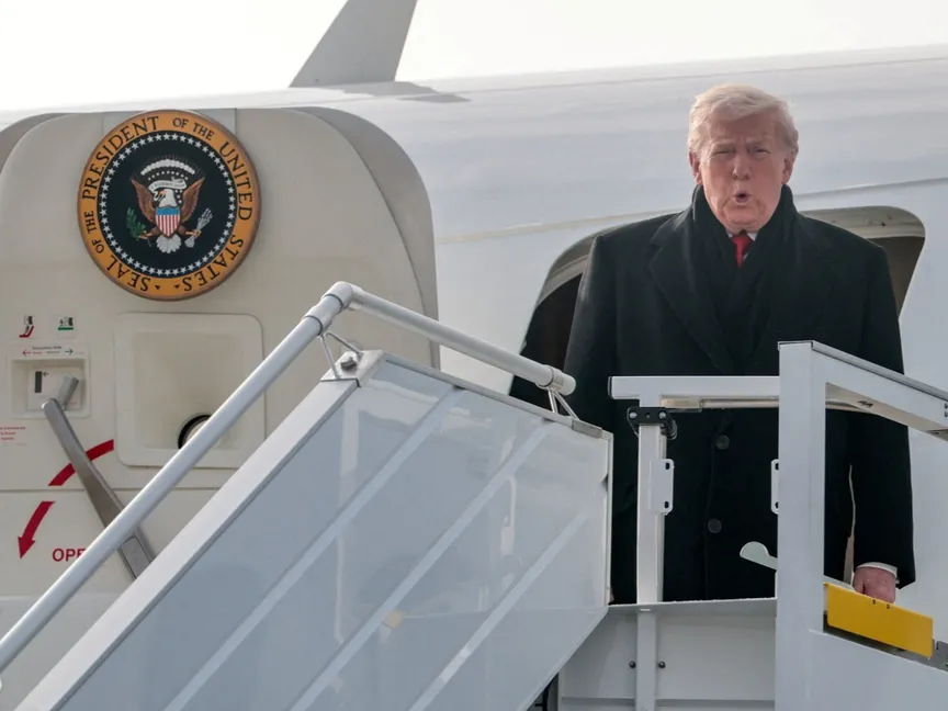 ترمب يصل سويسرا لحضور منتدى دافوس بخطاب "أميركا أولاً" وسط "فوضى" جرينلاند