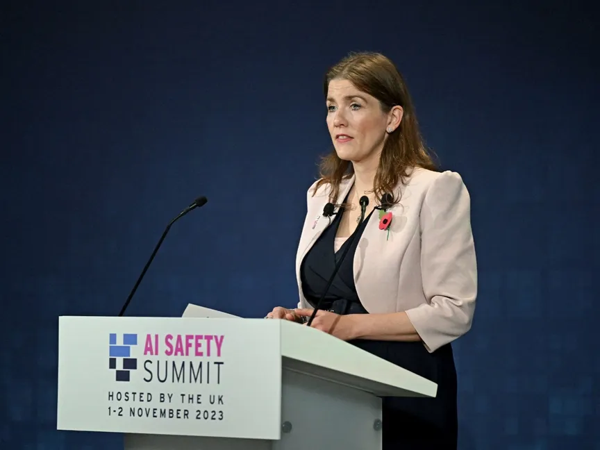 وزيرة الدولة البريطانية للعلوم والابتكار والتكنولوجيا ميشيل دونيلان في قمة سلامة الذكاء الاصطناعي في بلتشلي ببريطانيا. 1 نوفمبر 2023. - Reuters